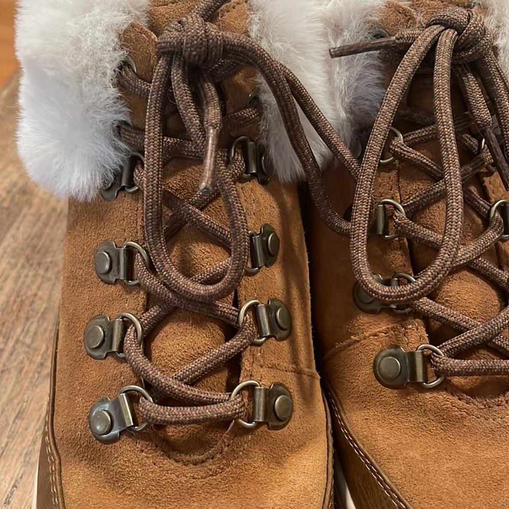 Koolaburra Tynlee Lace-Up Winter Boots for Outside Walking Boots Trendy - Picture 7 of 11